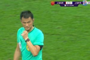 終于結(jié)束了！海港vs申花補時9分鐘，最終李海新101分鐘吹終場哨