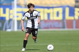 米體：國(guó)米開始尋找恰爾汗奧盧接班人，齊沃想引進(jìn)帕爾馬的伯納貝