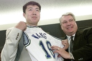 小楊16號(hào)球衣已上架??同號(hào)碼5位名人堂 大郅加嫂佩賈眾星云集