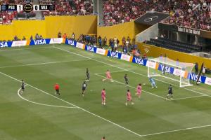 布斯克茨被斷送禮！內(nèi)維斯破門完成雙響，巴黎再入一球