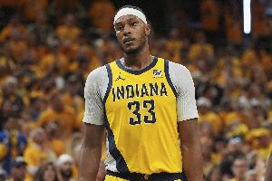 不買(mǎi)房了??特納轉(zhuǎn)投雄鹿 步行者此前的續(xù)約報(bào)價(jià)為3年7500萬(wàn)