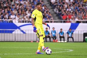 記者：西漢姆、曼聯(lián)和切爾西有意鈴木彩艷，但他想再留帕爾馬一年