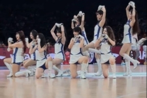 ????趙探長(zhǎng)分享北京男籃主場(chǎng)啦啦隊(duì)的現(xiàn)場(chǎng)演出視頻