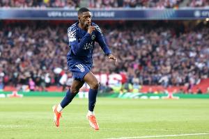 登貝萊為巴黎94場41球是生涯單一俱樂部最高，此前巴薩185場40球