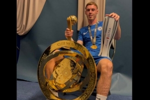 豐收！切爾西官推曬帕爾默賽后照：世俱杯獎(jiǎng)杯+金球+決賽MVP簇?fù)? >
                                        </div>
                                    </div>
                                                                        <div   id=