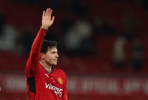 投奔滕帥？德天空：前曼聯(lián)后衛(wèi)林德洛夫被推薦給藥廠，后者在評(píng)估