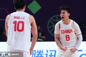 媒體人：澳大利亞打得簡(jiǎn)單但兩套陣容很均衡 咱們一定要相信能贏