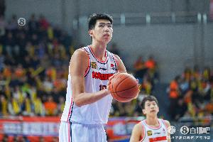 直播吧：北控、遼寧、同曦、廣東正積極談判交易徐昕&王嵐嵚等人