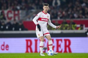 記者：曼聯(lián)正權衡是否引進新中場，斯蒂勒已被列入紅魔的討論名單