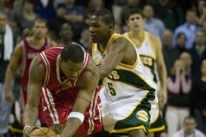 夸梅：麥迪你個一碰就倒的軟蛋還碰瓷科比？科比在世時你咋不敢說