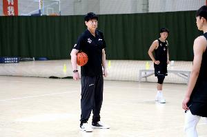 邱彪：王證趙浩然馬延?xùn)|外還會有1名青年隊隊員簽約一隊 人選待定