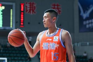 媒體人：陳林堅明天抵濟南體檢&試訓(xùn) 一切正常將去青島加入山東隊