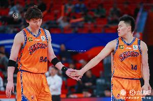 內(nèi)外都兵強(qiáng)馬壯！上海男籃陣容：王哲林張鎮(zhèn)麟洛夫頓古德溫領(lǐng)銜