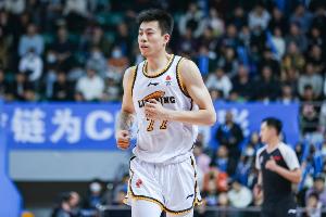 直播吧：張鎮(zhèn)麟轉(zhuǎn)會(huì)費(fèi)遠(yuǎn)低于8000萬(wàn)元 遼寧從未索要李添榮+李弘權(quán)