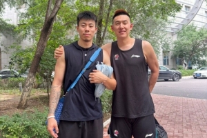 付豪曬與張鎮(zhèn)麟&劉雁宇等合照：人生總有很多分岔路口 祝開(kāi)心順利