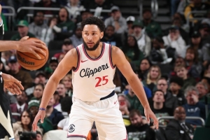 球探：西蒙斯可以表示主動選擇退役 但實際情況是他沒人要了