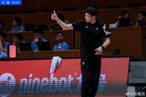 周魯男：唯有堅(jiān)持 才能點(diǎn)燃?jí)粝?畏懼失敗 怎么能見彩虹