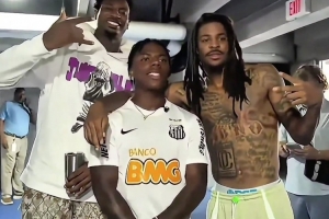 誰(shuí)更像粉絲？甲亢哥偶遇莫蘭特&小賈 用的還是三折疊