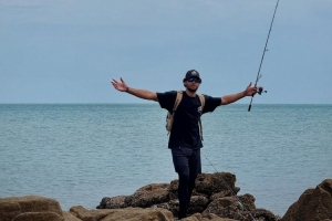 除了籃球啥都玩！西蒙斯曬近期動態(tài)：出游+釣魚+玩橄欖球