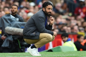 電訊報：四后衛(wèi)能解決阿莫林很多問題，應重用梅努、B費打前腰