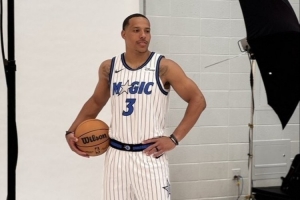 魔術(shù)新賽季氛圍火爆！貝恩在奧蘭多高速拋錨 反獲球迷熱情歡呼