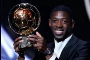 歡迎加入金球先生行列！本澤馬曬登貝萊領(lǐng)獎?wù)眨禾袅? >
                                        </div>
                                    </div>
                                                                        <div   id=