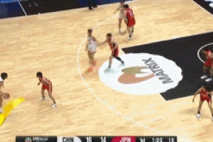 行云流水！中國(guó)U16女籃內(nèi)線(xiàn)連續(xù)傳導(dǎo) 孟家藝跟進(jìn)中投命中