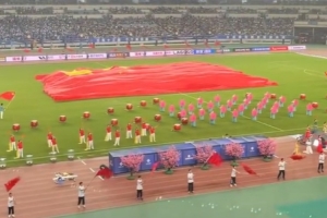 國慶前夕蘇超應景 南京、淮安主場共計8萬人合唱表白祖國