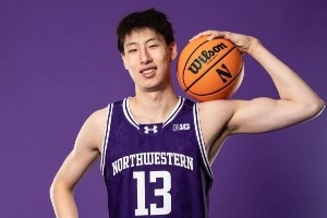 這身球衣順眼嗎？郇斯楠曬西北大學(xué)造訪定妝照