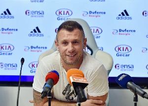 卡薩諾為皮奧-埃斯波西托和卡馬達(dá)提供建議：少交朋友，遠(yuǎn)離女人