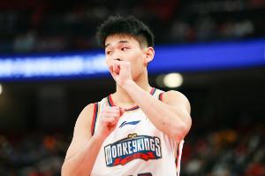 林葳：每天基本都是去吃中餐 我還是有點(diǎn)不習(xí)慣國外的飲食