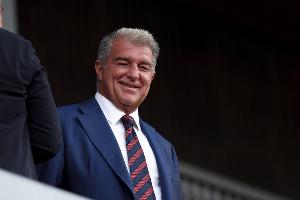 每體：巴薩因球員轉(zhuǎn)會(huì)操作共負(fù)債1.59億歐，簽萊萬(wàn)欠拜仁2000萬(wàn)歐