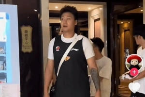 時光倒流既視感！趙睿隨廣東全運男籃備戰(zhàn) 身穿宏遠訓練服亮相