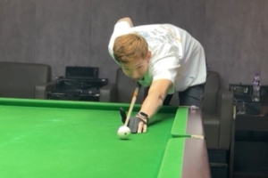 水平如何？周琦社媒曬自己打臺球視頻：臺球“刺客”