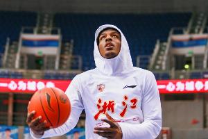 北京全運(yùn)男籃熱身賽大勝北控 北控新外援雷吉-佩里&西布龍登場