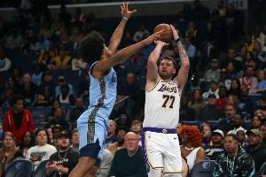 44分如同喝水！瘦77&小里迎生涯最佳狀態(tài) 湖人萬事俱備只待老詹？