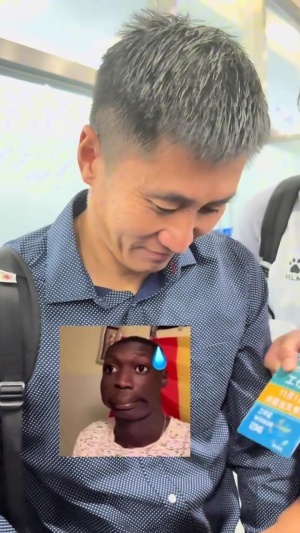 高人氣！馬寧被球迷圍住要簽名：馬老師，蘇超激烈還是中超激烈？