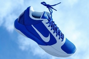 又新增一款大學配色！肯塔基大學發(fā)布校隊專屬Kobe 5 PE