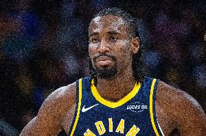 打得足夠好！內(nèi)史密斯10中7高效拿到25分1板4斷 二&三節(jié)得分上雙