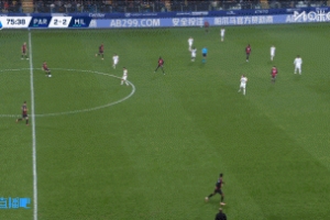 浪費(fèi)良機(jī)！萊奧腳后跟精妙做球，普利西奇單刀面對門將打偏了