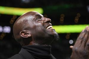 狼王對(duì)甜瓜說(shuō)“你老婆像甜甜圈”？皮爾斯：垃圾話別涉及妻子孩子