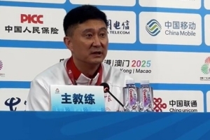 沈梓捷：冠軍照片能不能掛在球館里？杜鋒：當(dāng)然 掛100年