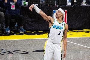 靈動(dòng)飄逸！內(nèi)姆哈德突破回環(huán)拉桿上籃打破四分鐘得分荒