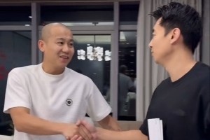 曹芳曬視頻和同曦簽試訓合同：兄弟們?nèi)绻伊粝聛砹?體測能過嗎