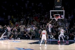 亂戰(zhàn)！麥克布萊德拋投&唐斯補(bǔ)籃+撤步中投 3次絕平球都沒(méi)打成！