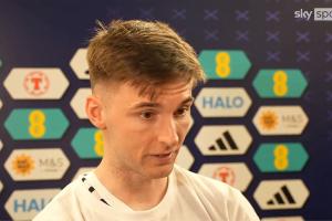 不同命！攻破俱樂(lè)部隊(duì)友大門(mén)+挺進(jìn)世界杯，蒂爾尼：總有人會(huì)輸