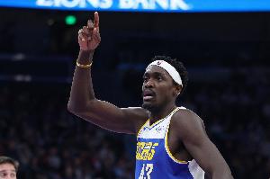 挑大梁！西亞卡姆半場9中6拿到全隊(duì)最高16分6板 三分4中2