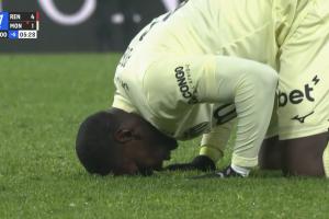 兩年半的等待！博格巴時隔811天重返賽場，終場哨后直接跪在球場