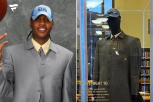 經(jīng)典！安東尼選秀大會(huì)時(shí)穿著的西服 至今仍被家鄉(xiāng)圖書館收藏展覽