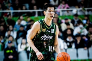 媒體人談郭昊文拒絕活塞的訓(xùn)練營(yíng)合同：經(jīng)紀(jì)人對(duì)他還是很負(fù)責(zé)任的